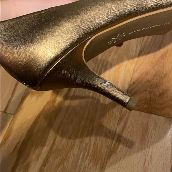 Isaac Mizrahi Live Jamie Gold Metallic Pumps - Picture 8 of 16